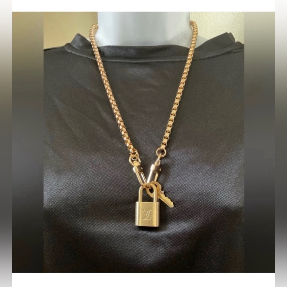 ✅AUTHENTIC LV Gold Lock Pendant ( generic chain included )